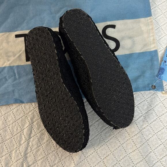 Toms Black Flats with Crochet Design for Everyday Wear - Picture 3 of 3